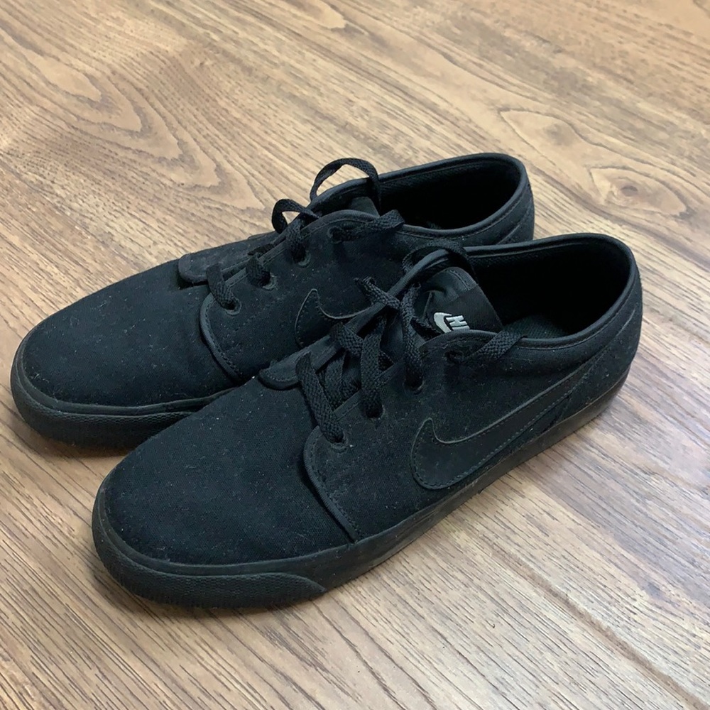 Men’s Black Canvas Nike Shoes Size 10.5